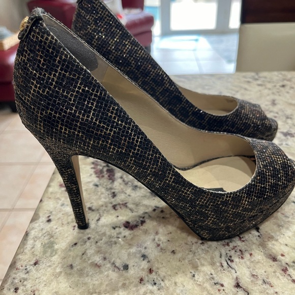 Michael Kors SIZE 8.5 Black Gold Glitter Platform Peep Toe 5" Pumps - Picture 2 of 7